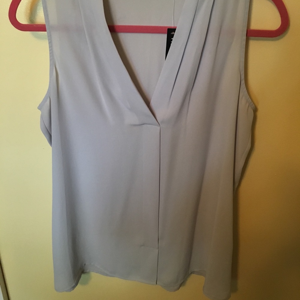 Violet + Claire sleeveless blouse - Picture 2 of 2